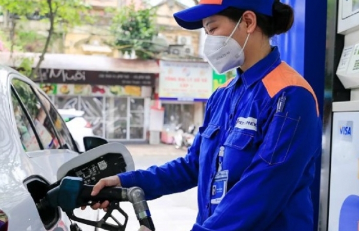 Giá xăng giữ nguyên, dầu diesel tăng 85 đồng/lít