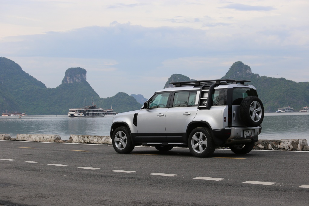 Một ngày lên rừng xuống biển với “Vua việt dã” Land Rover Defender 110