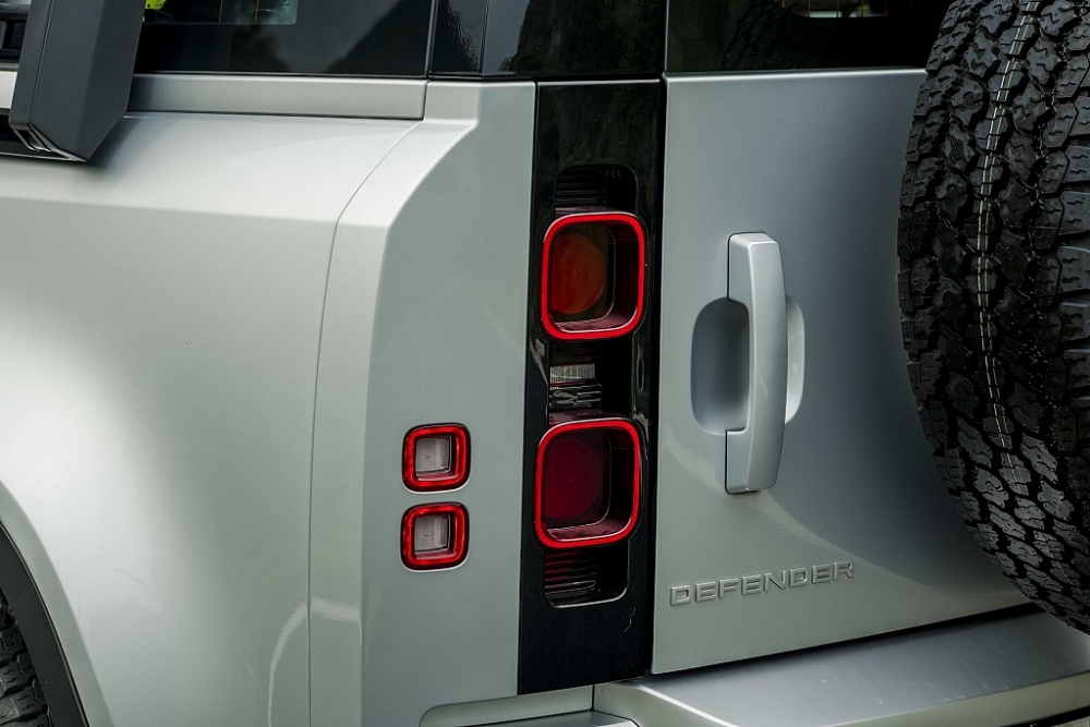Một ngày lên rừng xuống biển với “Vua việt dã” Land Rover Defender 110