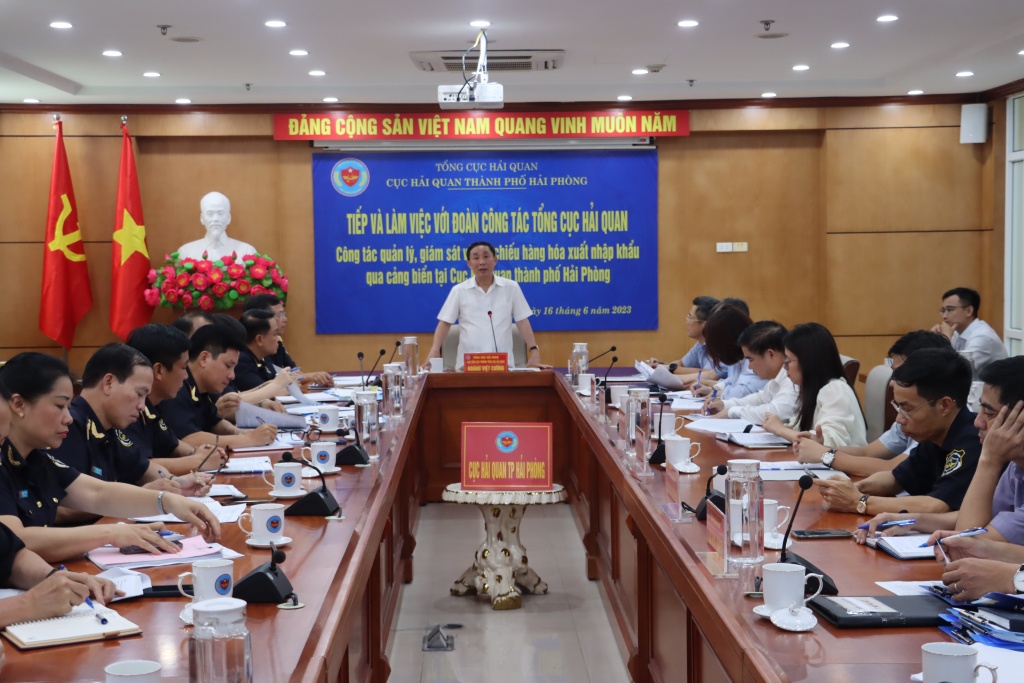 Đổi mới, hoàn thiện công tác quản lý, giám sát để tạo thuận lợi cho doanh nghiệp