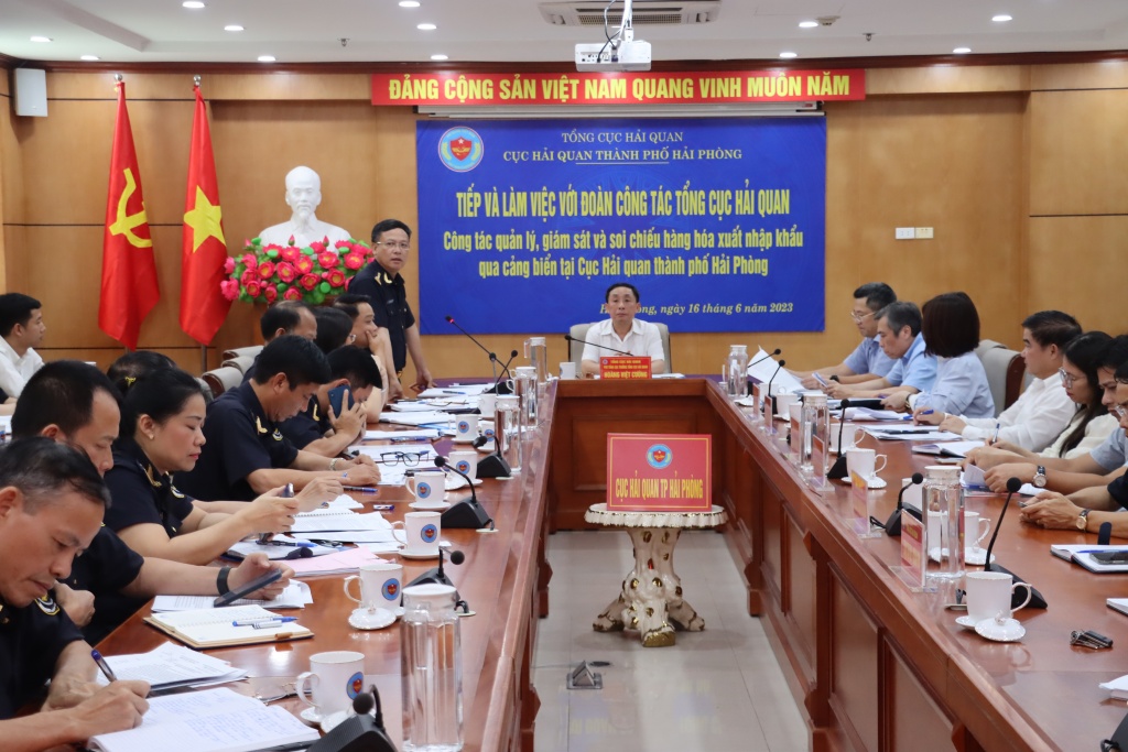 Đổi mới, hoàn thiện công tác quản lý, giám sát để tạo thuận lợi cho doanh nghiệp