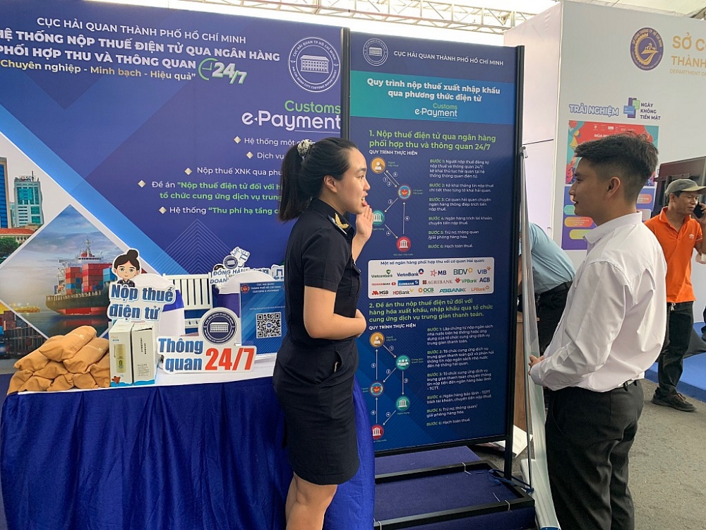 Thanh toán không tiền mặt ngày càng phổ biến Thanh toán không tiền mặt ngày càng phổ biến