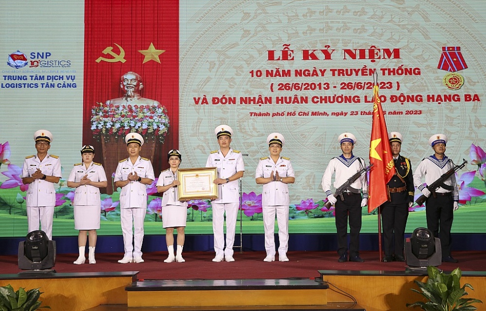 Trung tâm dịch vụ Logistics Tân Cảng đón nhận Huân chương lao động hạng Ba