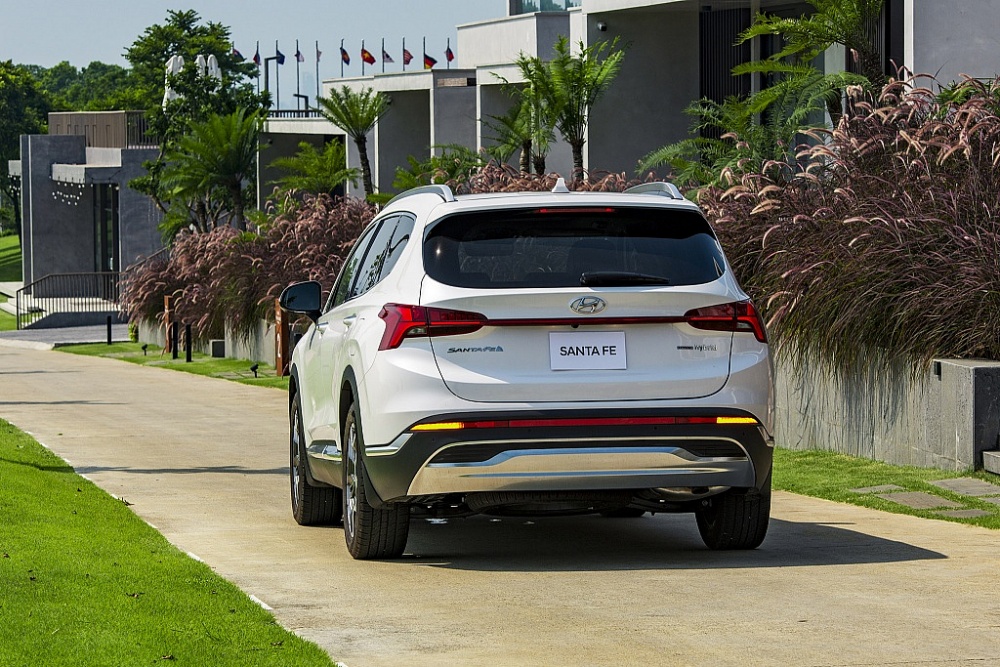 Sản xuất tại Việt Nam, Hyundai Santa Fe Hybrid có giá 1,45 tỷ đồng