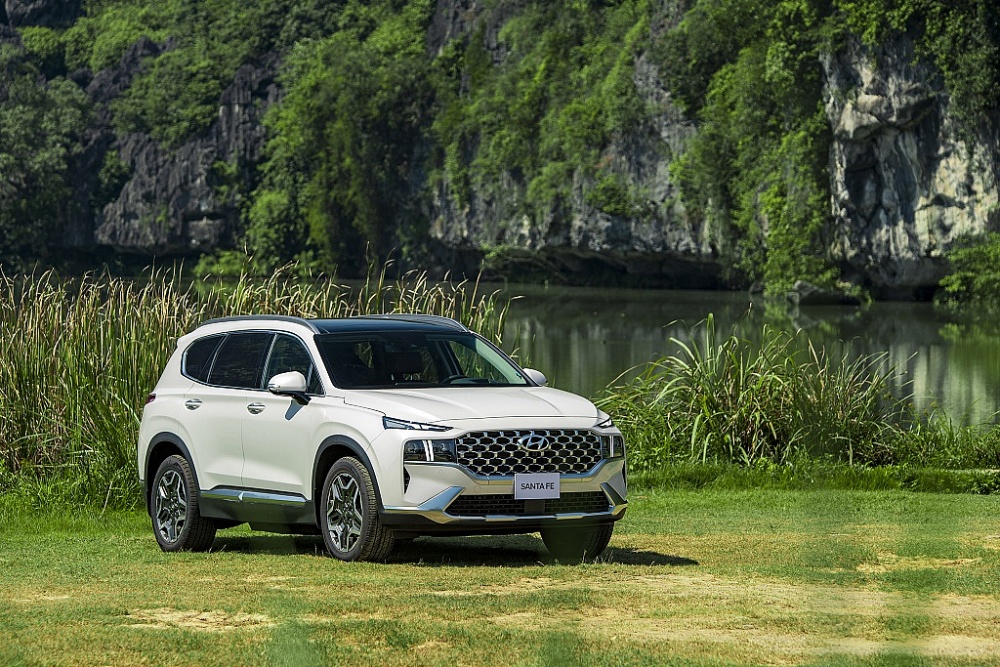 Sản xuất tại Việt Nam, Hyundai Santa Fe Hybrid có giá 1,45 tỷ đồng