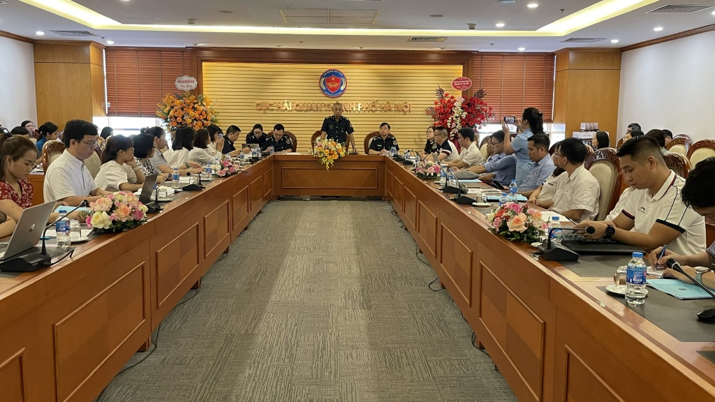 Hải quan Hà Nội đối thoại với doanh nghiệp. 