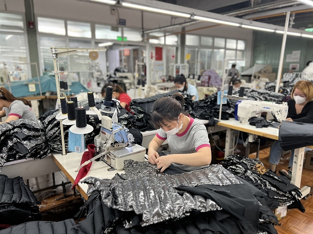 Trong bối cảnh còn nhiều khó khăn, các biện pháp cắt giảm chi phí được ưu tiên hàng đầu. 	Ảnh: H.Dịu