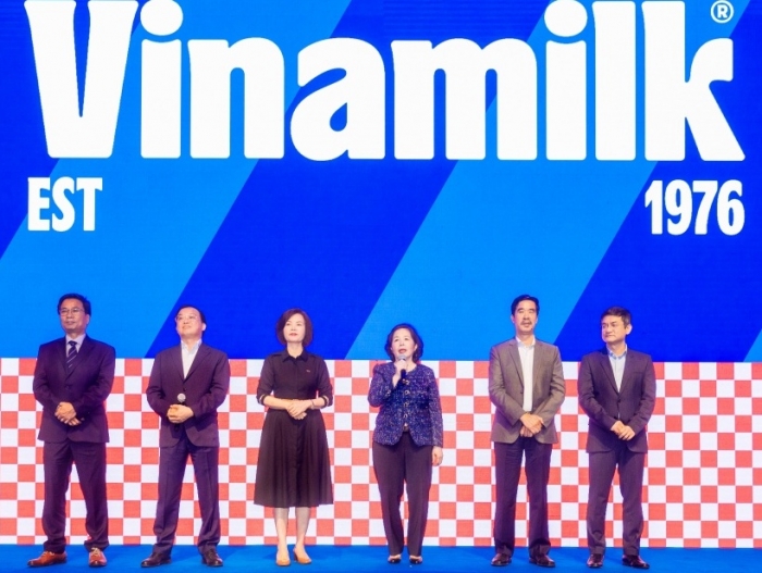 Nhận diện thương hiệu mới của Vinamilk “phủ xanh” mạng xã hội
