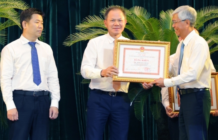 Khen thưởng ba gương điển hình tiên tiến Cục Hải quan TPHCM