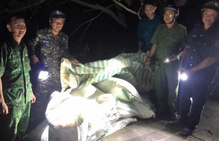 Ngụy trang đường lậu như bao thóc