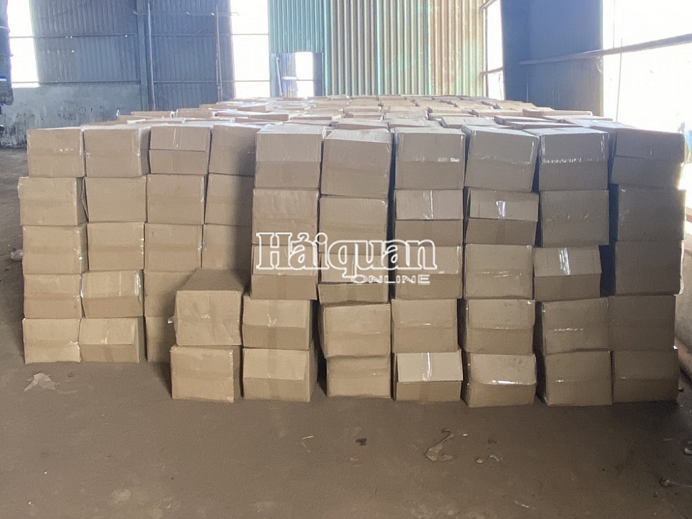 Phát hiện lô hàng nhập khẩu gần 100 tấn hạt điều không đúng khai báo