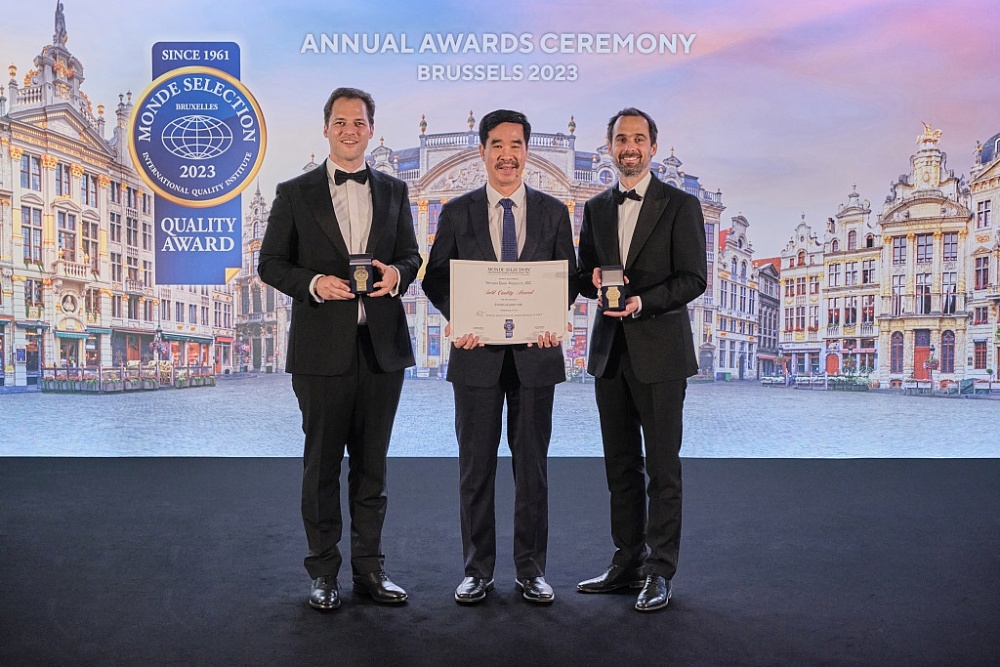 Vinamilk giành giải vàng chất lượng cho cả sữa tươi và sữa hạt tại giải Monde Selection