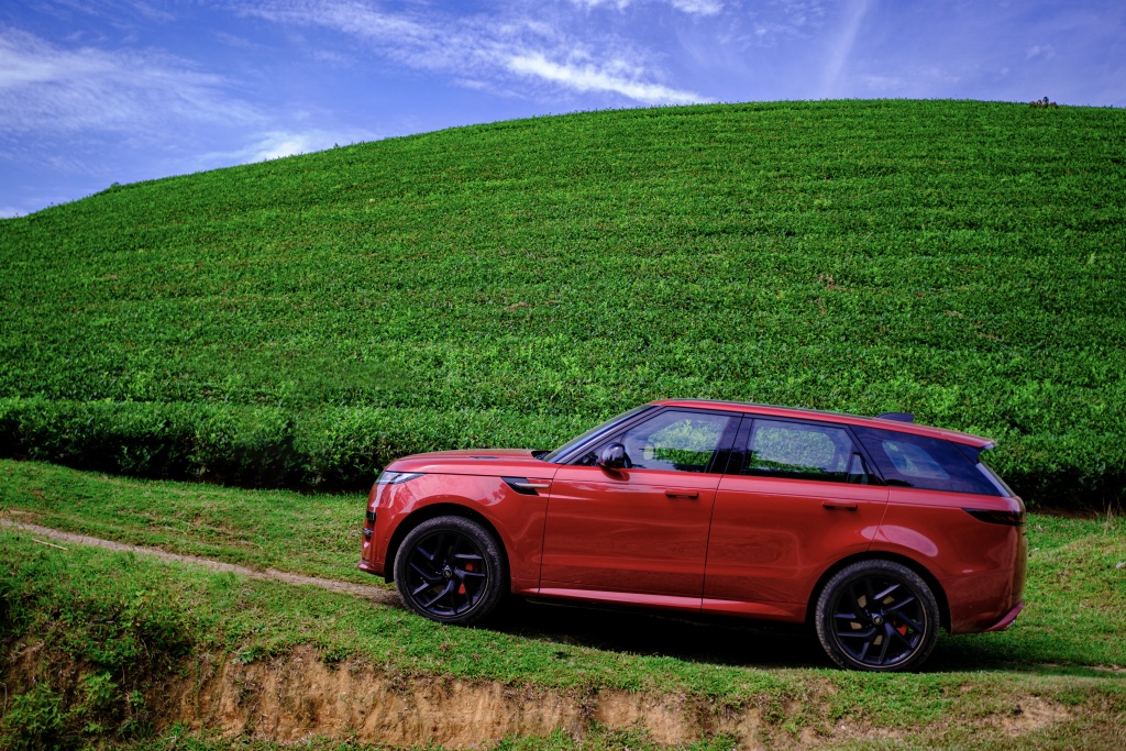Ngẫu hứng cùng Range Rover Sport 2023: Tận hưởng niềm vui sau tay lái