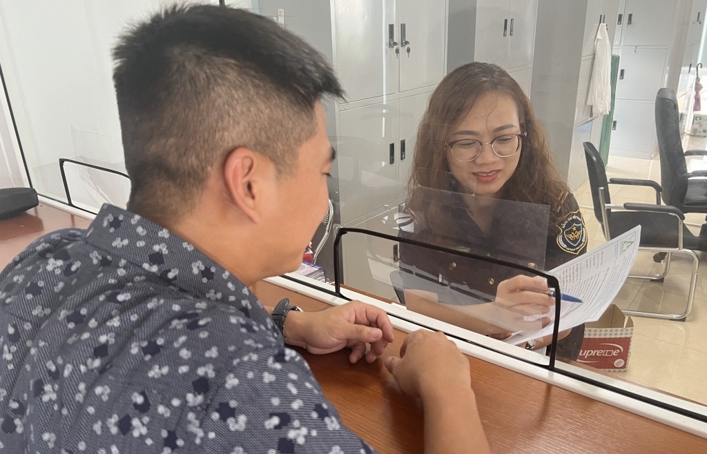 Từ 12/10/2025, 4 trường hợp được miễn phí, lệ phí hàng hóa, phương tiện vận tải quá cảnh