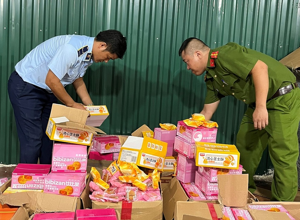 Tạm giữ trên 4.600 chiếc bánh Trung thu nhập lậu