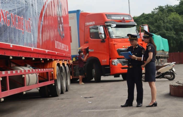 Hơn 43.000 lượt ô tô Trung Quốc xuất nhập cảnh qua địa bàn Lào Cai