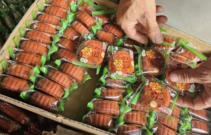 Liên tiếp phát hiện nhiều cơ sở kinh doanh bánh Trung thu nhập lậu