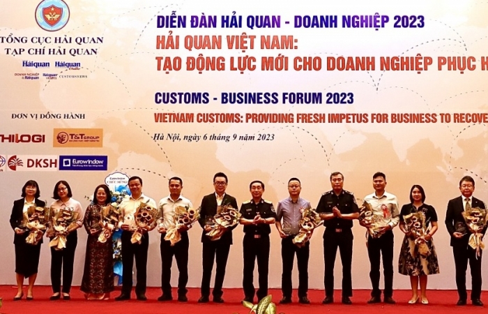 Tôn vinh 10 doanh nghiệp tích cực tham gia chương trình doanh nghiệp tự nguyện tuân thủ pháp luật về hải quan