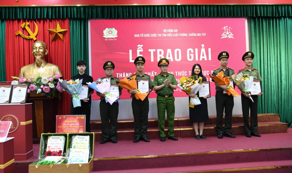 33 cá nhân đạt giải trong cuộc thi tìm hiểu Luật Phòng, chống ma tuý