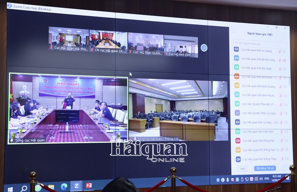 Hội nghị diễn ra với 1.900 CBCC tham gia. Ảnh: H.Nụ