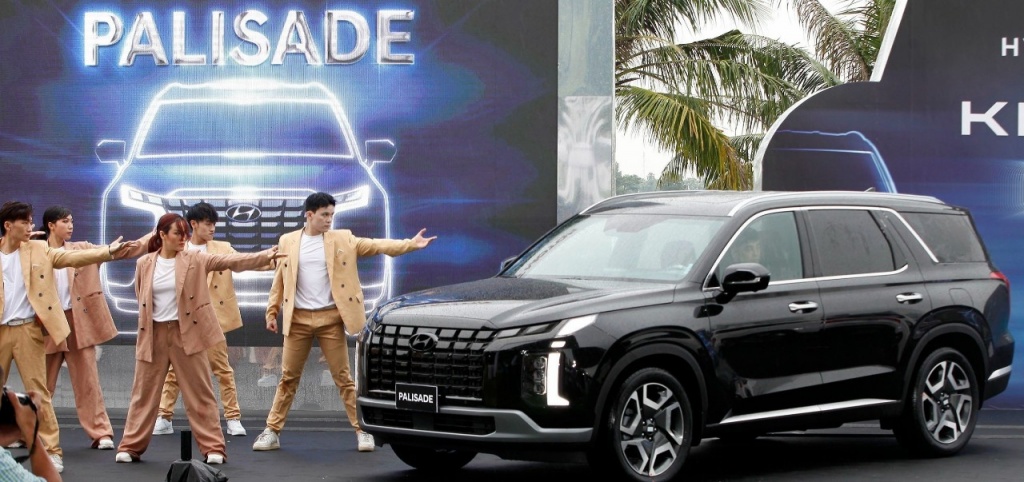 Nhiều trang bị hiện đại, lợi thế của Hyundai Custin không chỉ ở giá