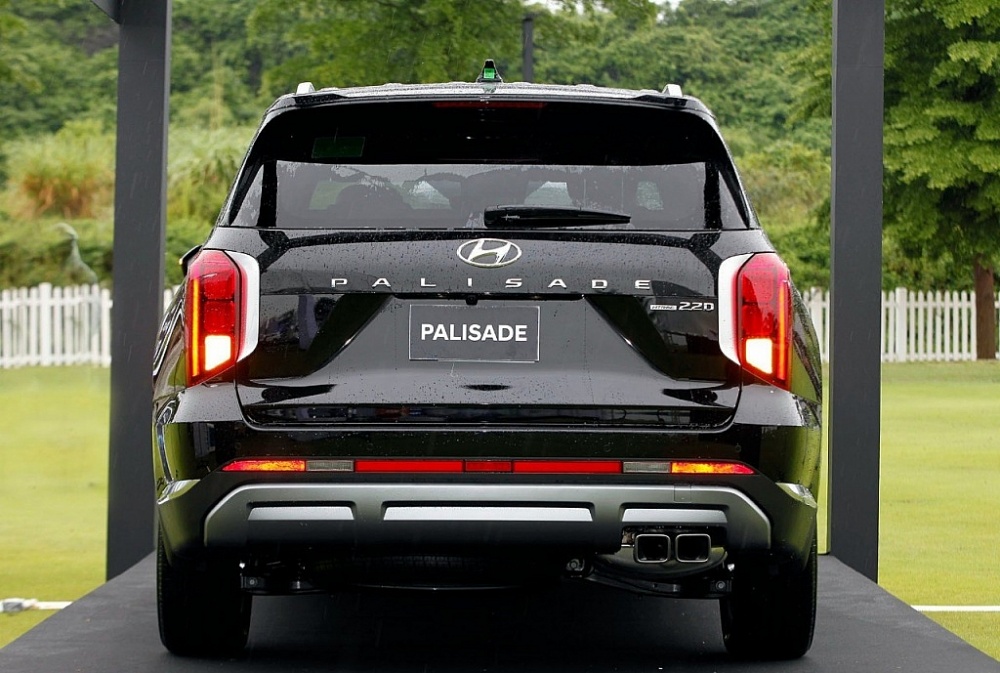Nhiều trang bị hiện đại, lợi thế của Hyundai Custin không chỉ ở giá