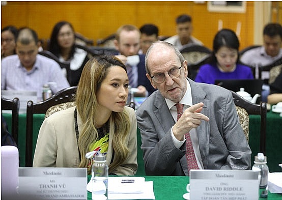 Sách “Kinh tế tuần hoàn và những mô hình tiên phong” nổi bật với nhiều công trình nghiên cứu