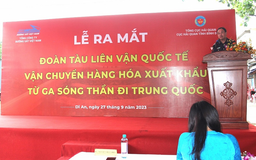 Ra mắt đoàn tàu liên vận quốc tế vận chuyển hàng hóa xuất khẩu từ ga Sóng Thần đi Trung Quốc Ra mắt đoàn tàu liên vận quốc tế vận chuyển hàng hóa xuất khẩu từ ga Sóng Thần đi Trung Quốc