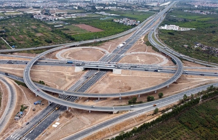 Chi ngân sách ước đạt 1.239,4 nghìn tỷ đồng, bằng 59,7% dự toán