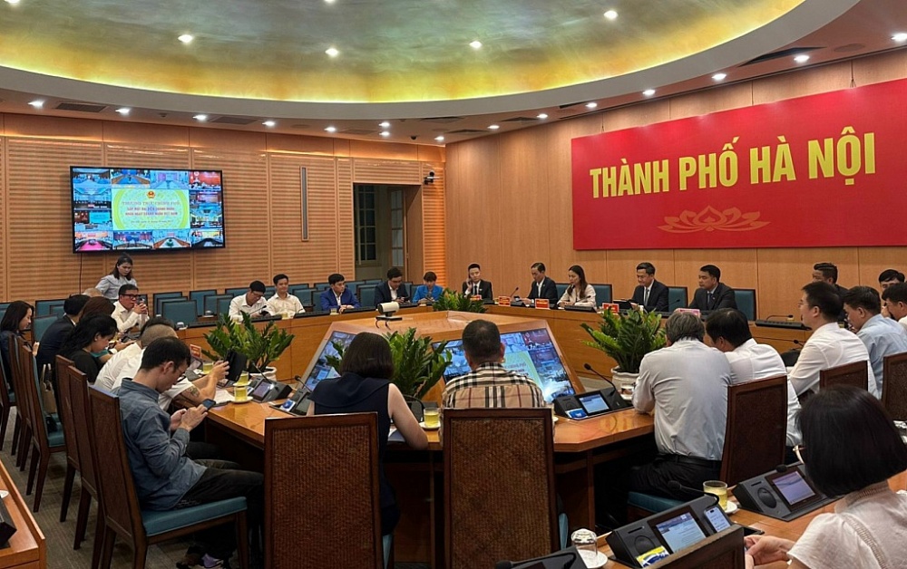 Đại diện các doanh nghiệp, hiệp hội doanh nghiệp tham dự tại điểm cầu UBND TP Hà Nội. Ảnh: N.V