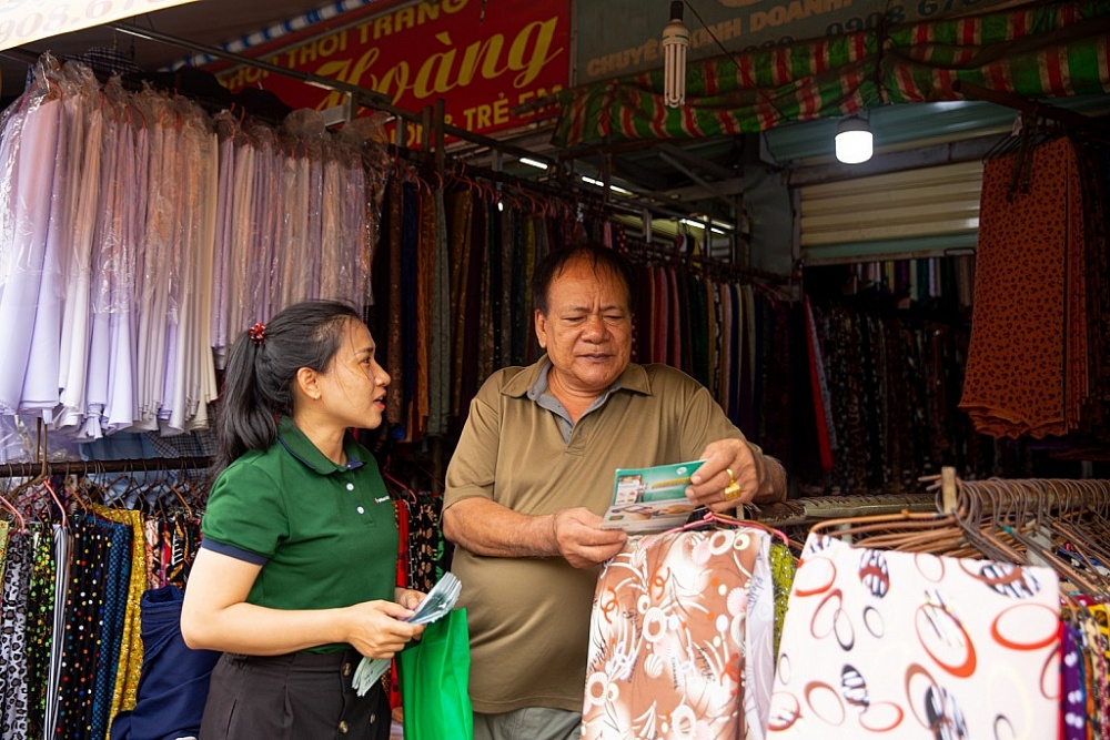 VPBank hỗ trợ tiểu thương số hóa chợ truyền thống
