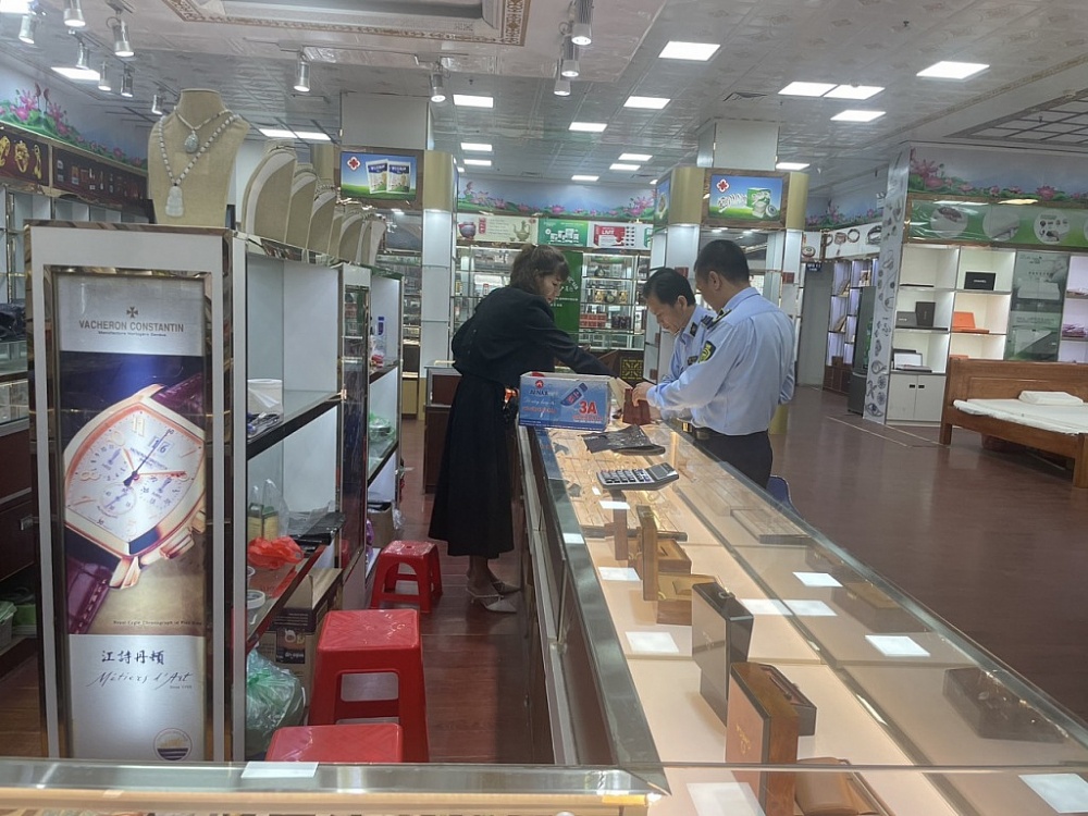 Móng Cái: Ngăn buôn lậu, vận chuyển trái phép thuốc lá điếu