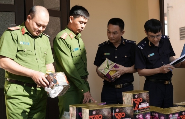 Tăng cường đấu tranh với vi phạm liên quan đến mặt hàng pháo