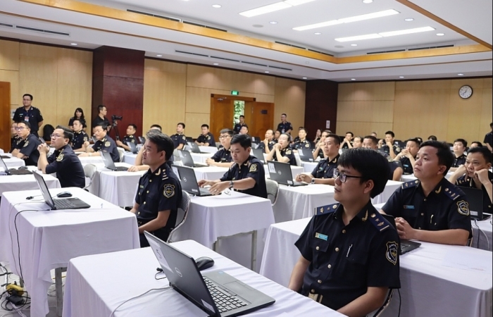 Tặng Giấy khen cho 60 cá nhân có đóng góp tích cực trong kỳ thi đánh giá năng lực cấp Đội