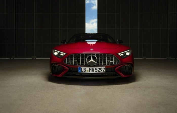 Giá khoảng 12,3 tỷ, huyền thoại Mercedes-AMG SL 63 bán số lượng giới hạn