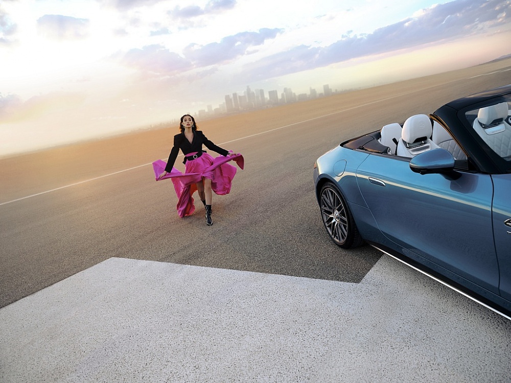 Mercedes AMG SL 43, huyền thoại trở lại với mức giá gần 7 tỷ đồng
