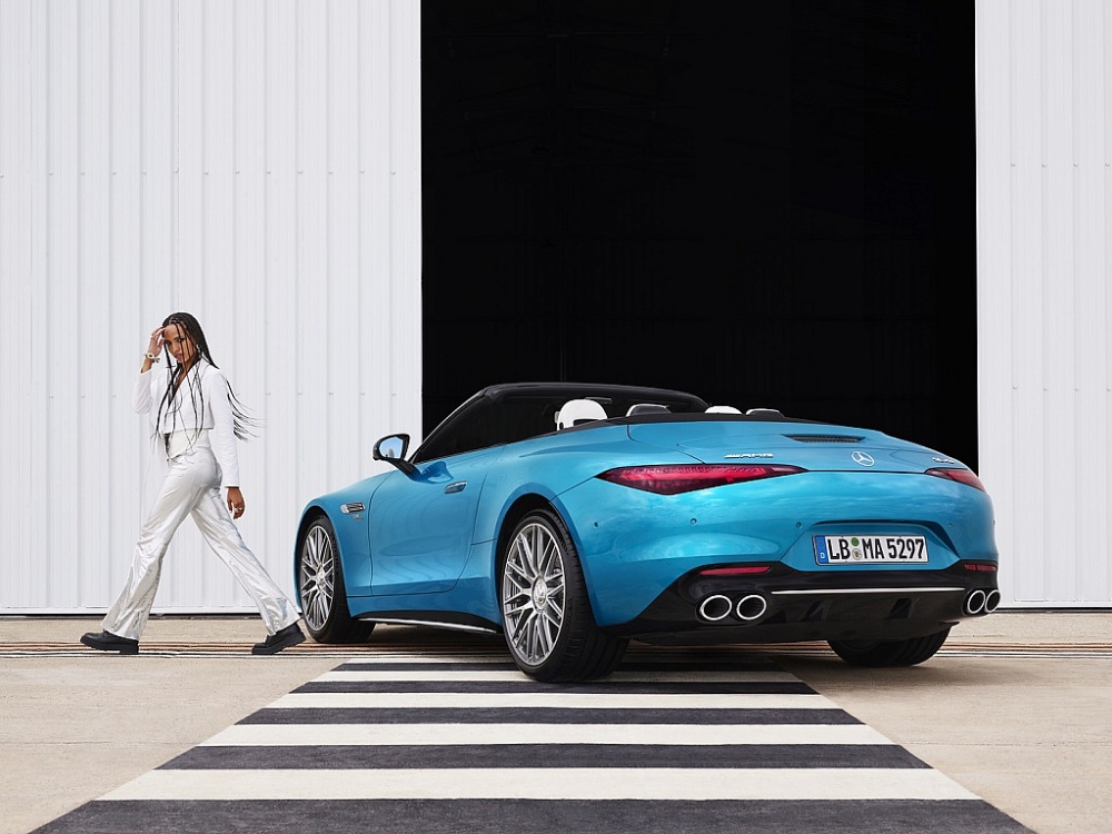 Mercedes AMG SL 43, huyền thoại trở lại với mức giá gần 7 tỷ đồng