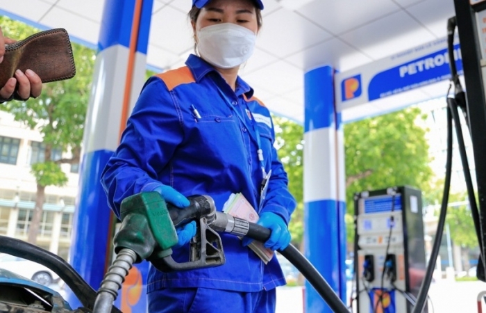 Giá xăng dầu tiếp tục giảm, RON95-III xuống dưới ngưỡng 23.000 đồng/lít
