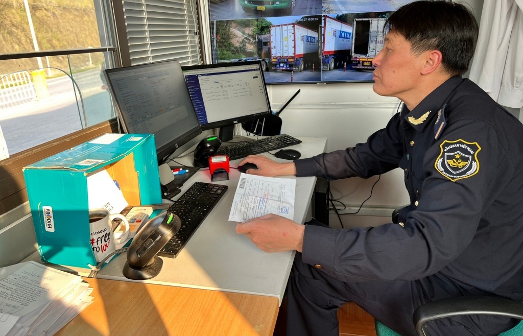 Mức thu, chế độ thu, nộp, quản lý và sử dụng phí hải quan và lệ phí hàng hóa, phương tiện vận tải quá cảnh