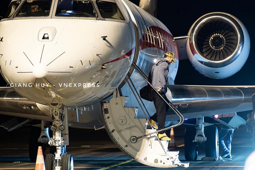 Maroon 5 đổ bộ Phú Quốc, fan hâm mộ háo hức chào đón thần tượng với nhiều màn độc đáo