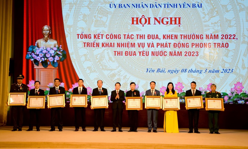 ttxvn-thi-dua-khen-thuong-1-245.jpg