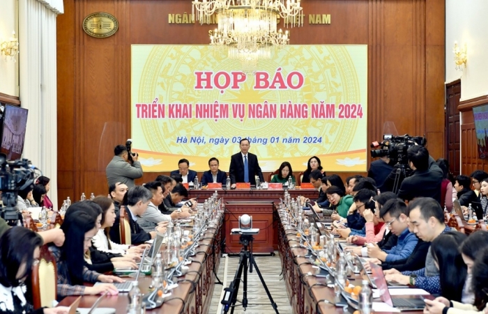 Năm 2024 sẽ đưa thêm 2 triệu tỷ đồng tín dụng, kiểm soát chặt cho vay "sân sau"
