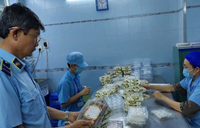 Đồng loạt kiểm tra 3 cửa hàng, phát hiện nhiều hàng nhập khẩu vi phạm