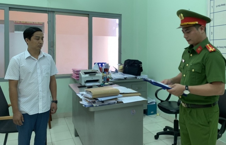 Bắt tạm giam giám đốc Công ty Duy Phúc Thịnh buôn lậu điều