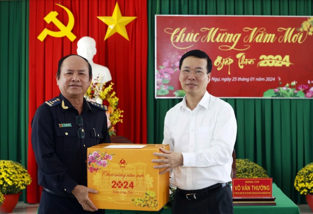 Chủ tịch nước Võ Văn Thưởng: Hải quan Đồng Tháp xây dựng lực lượng vững mạnh, đáp ứng yêu cầu  nhiệm vụ trong tình hình mới