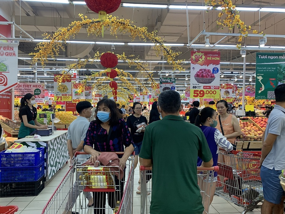 Hành khách mua sắm Tết đang tăng mỗi ngày. Ảnh: T.D Hành khách mua sắm Tết đang tăng mỗi ngày. Ảnh: T.D