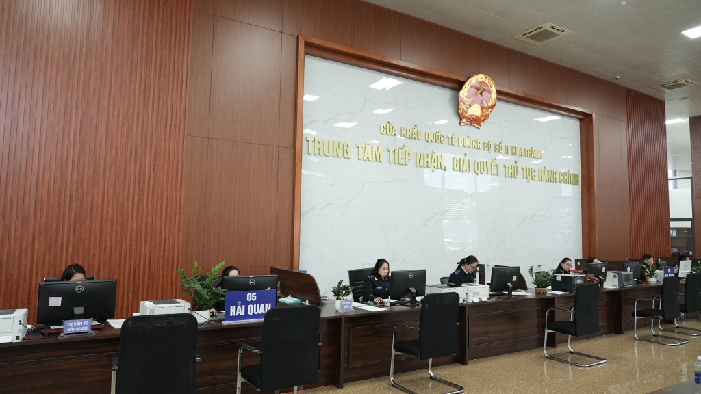 Hải quan cửa khẩu Lào Cai thông quan lượng hàng hóa gần 12 triệu USD dịp Tết
