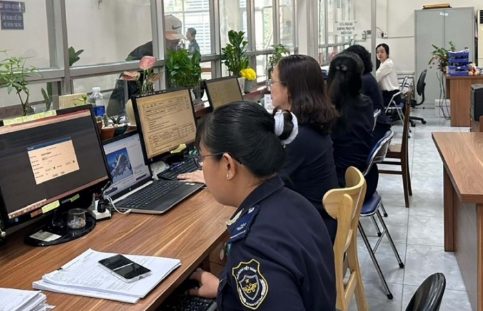 Tạm hoãn xuất cảnh giám đốc doanh nghiệp người nước ngoài