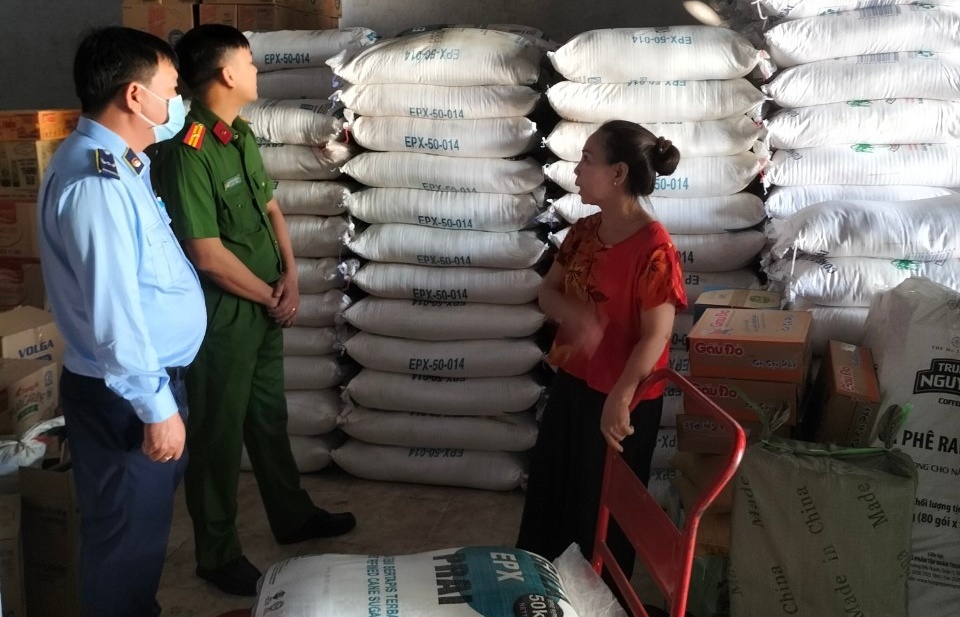 Long An: Tạm giữ trên 5 tấn đường cát nghi nhập lậu