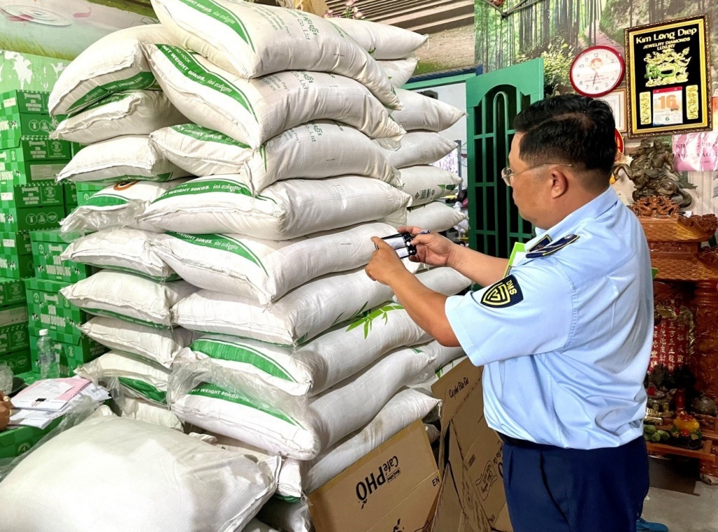 Kinh doanh hàng lậu, nhiều doanh nghiệp bị xử phạt hàng trăn triệu đồng